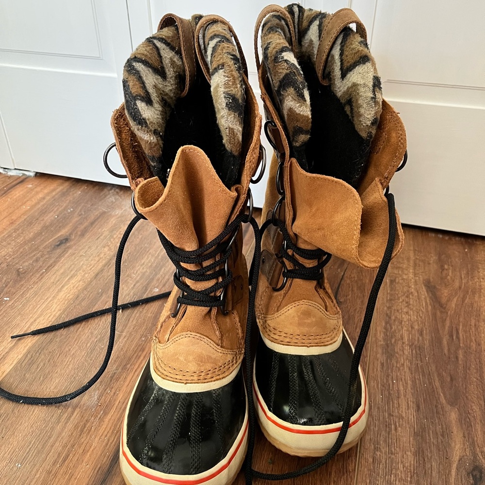 Womens Sorel Boots Size 8.5